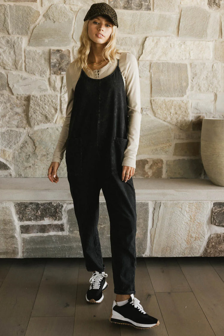 Two hand pockets overall in black