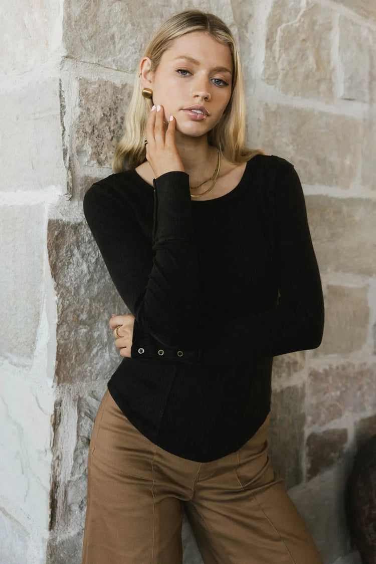 Round neck top in black