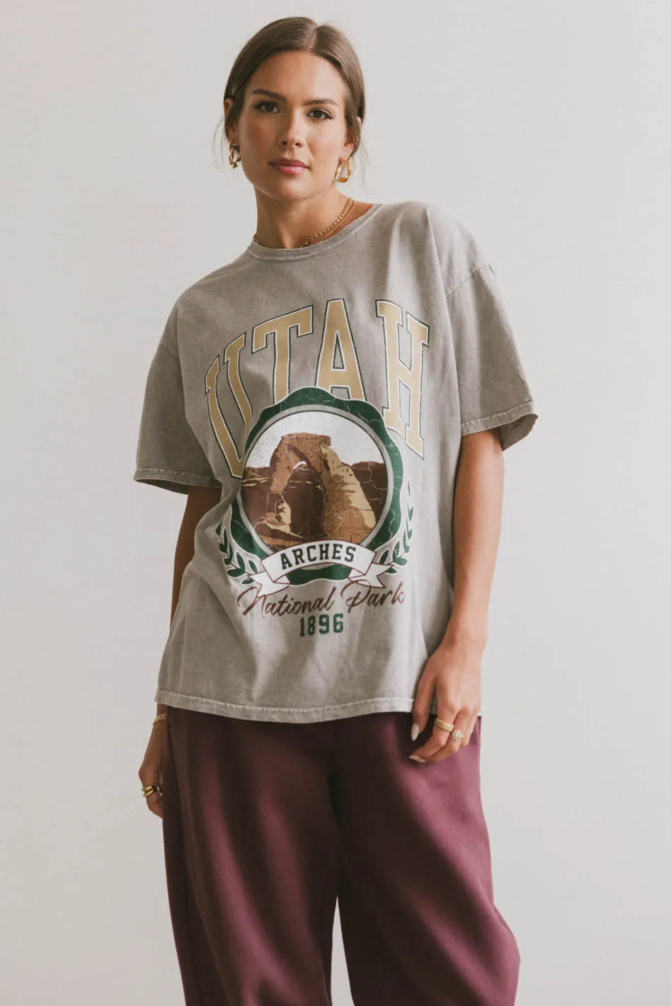 Round neck basic to in grey