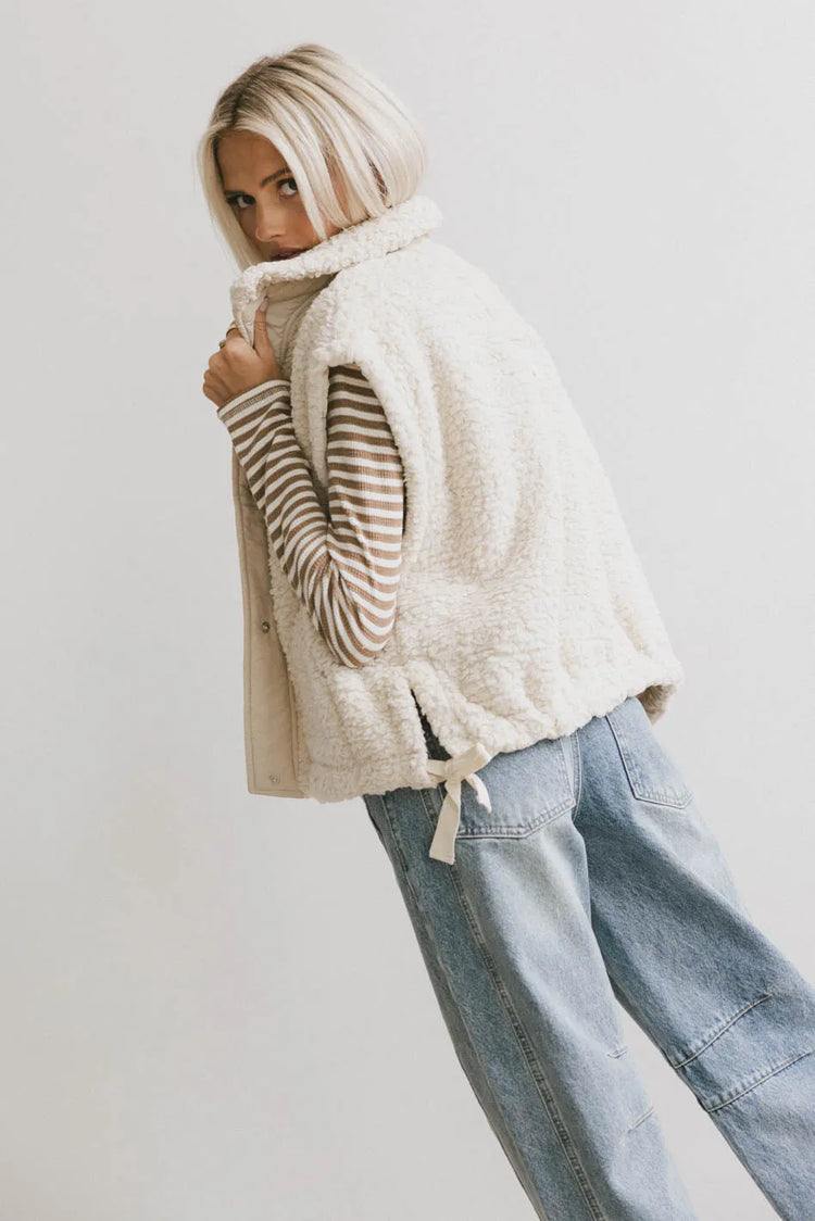 Side slit vest in beige