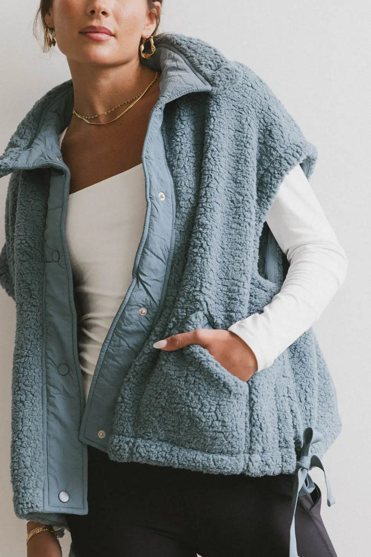 Two hand pockets vest in blue