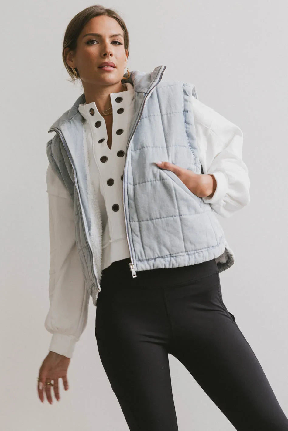 Quilted vest in light wash