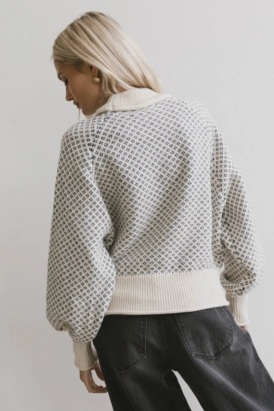 Plain color sweater in ivory