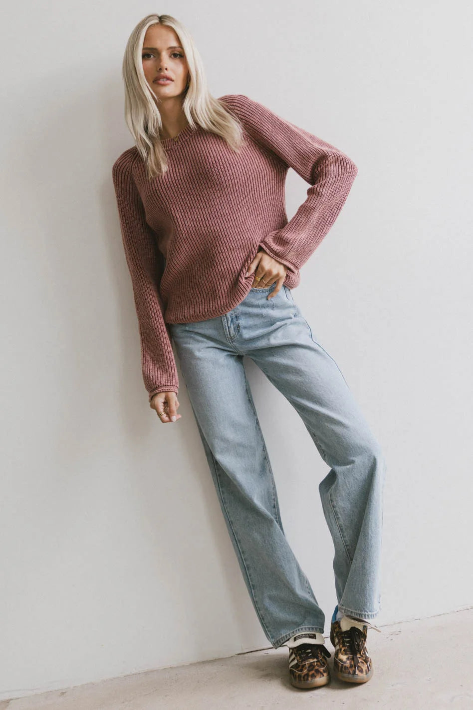 Round neck sweater in red