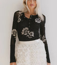 Round neck to pin black