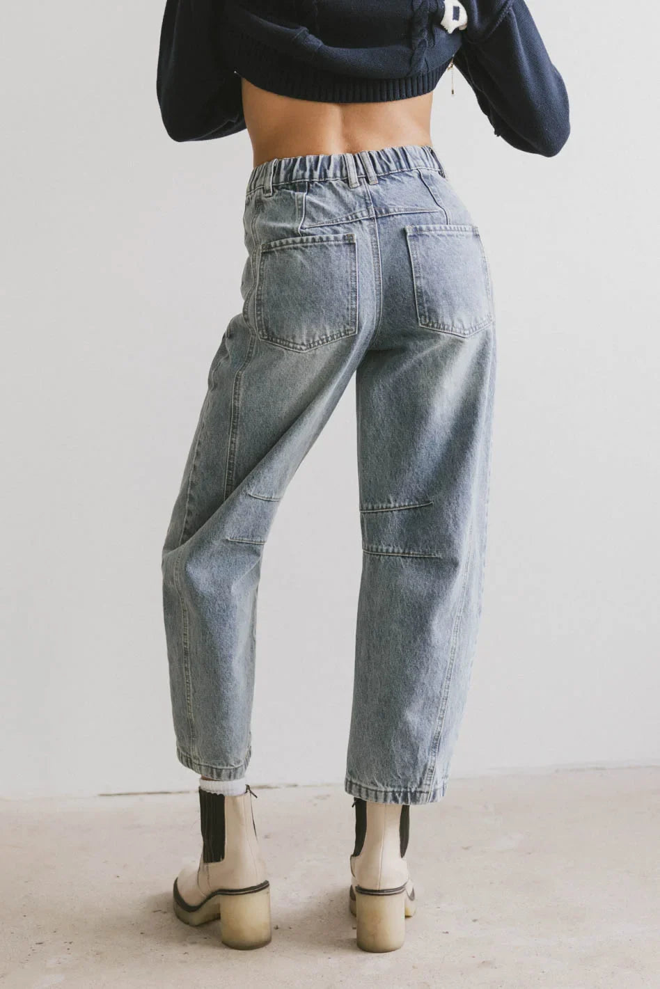 Two back pockets denim in medium wash