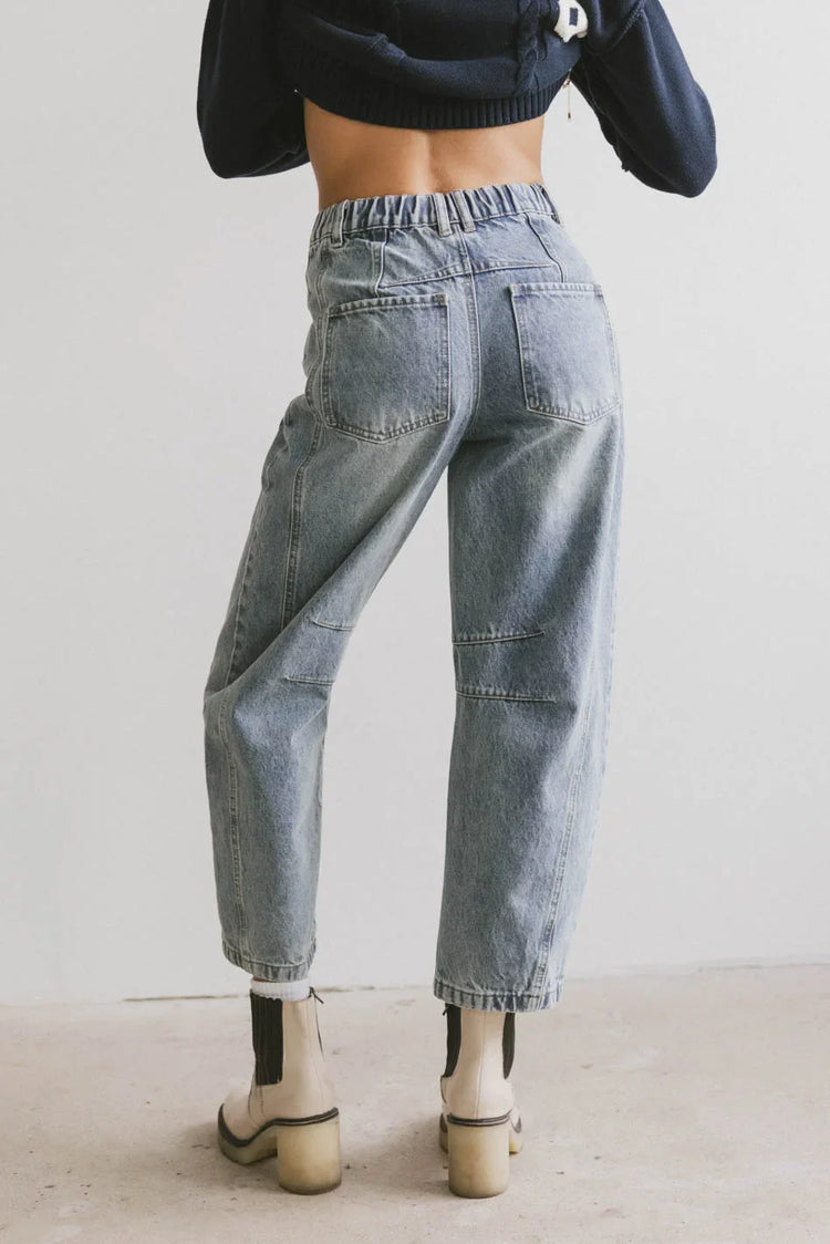 Two back pockets denim in medium wash