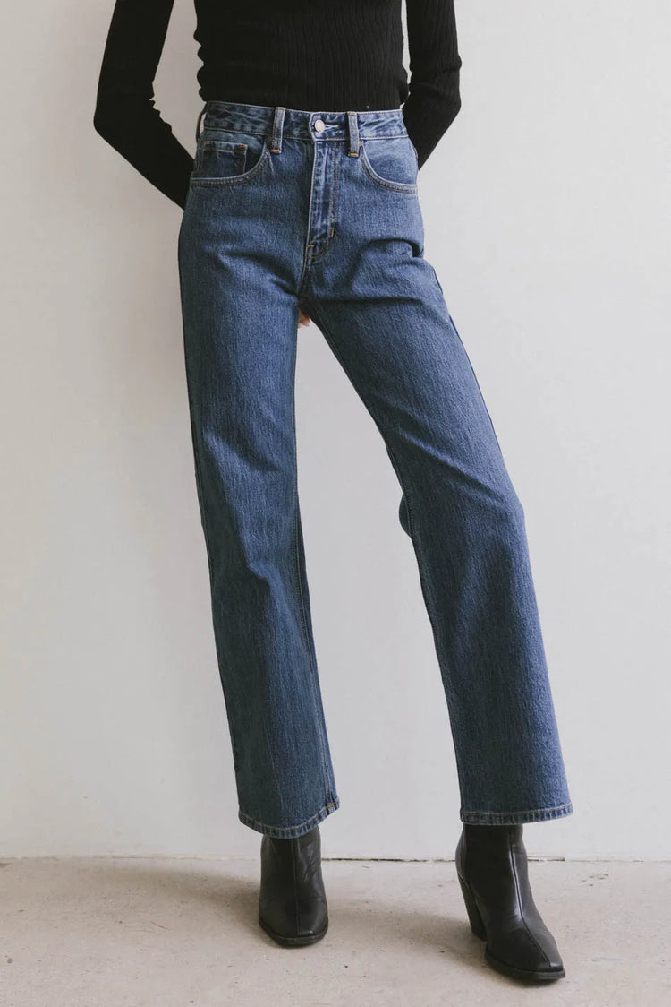 Two hand pockets denim in medium wash