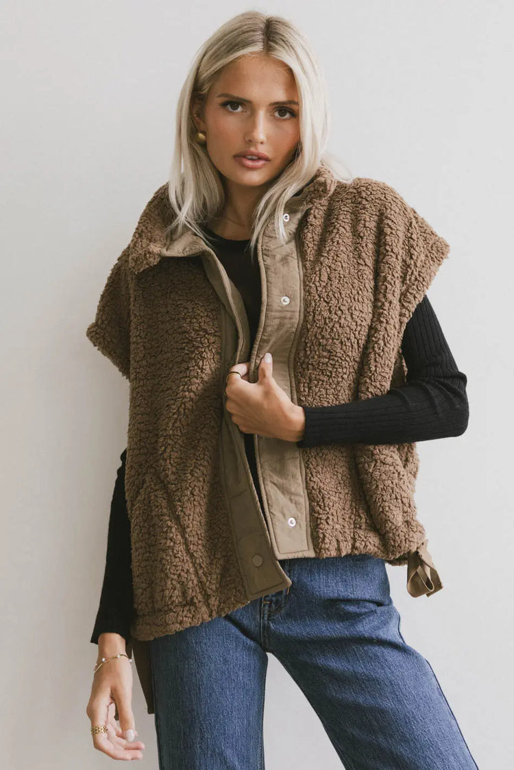 Vest in brown
