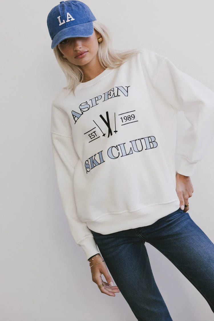 Round neck to pin white