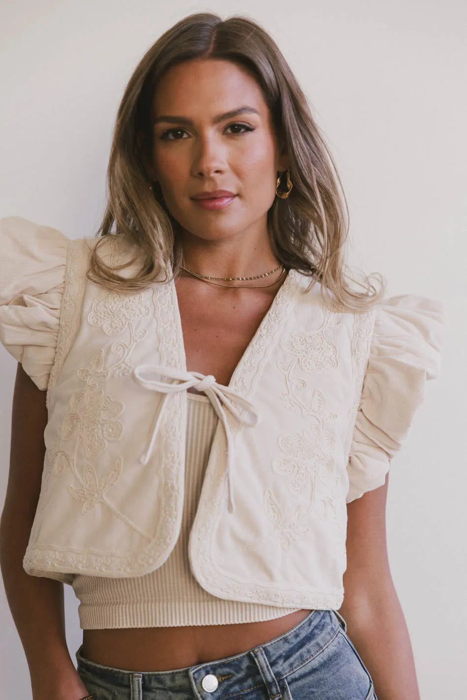 One front tie vest in cream