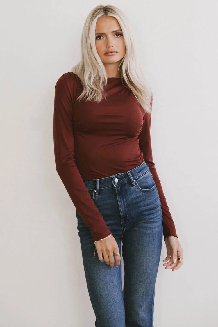 Round neck top in burgundy