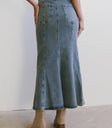 Two back pockets denim skirt in medium wash