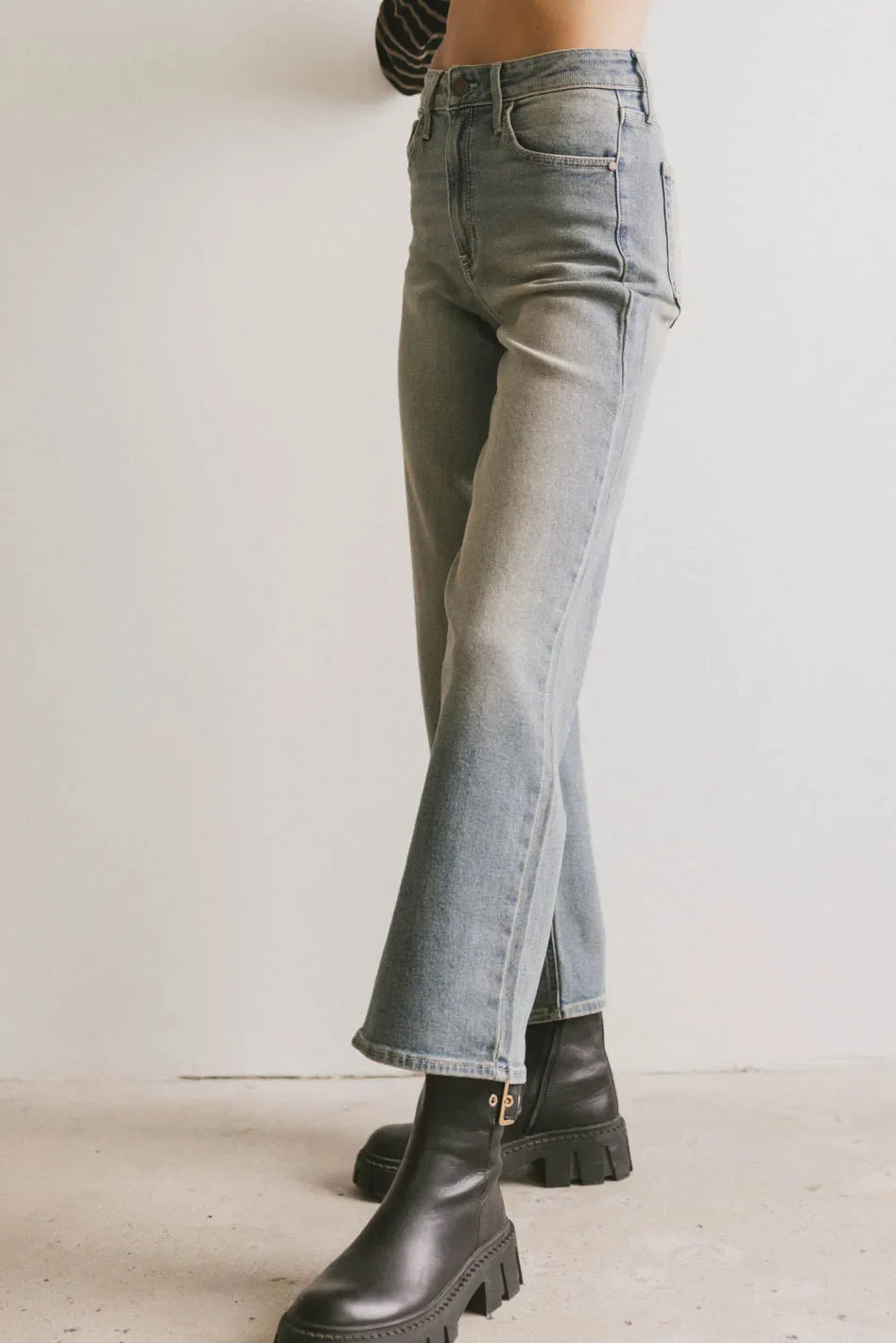 Pants in medium wash