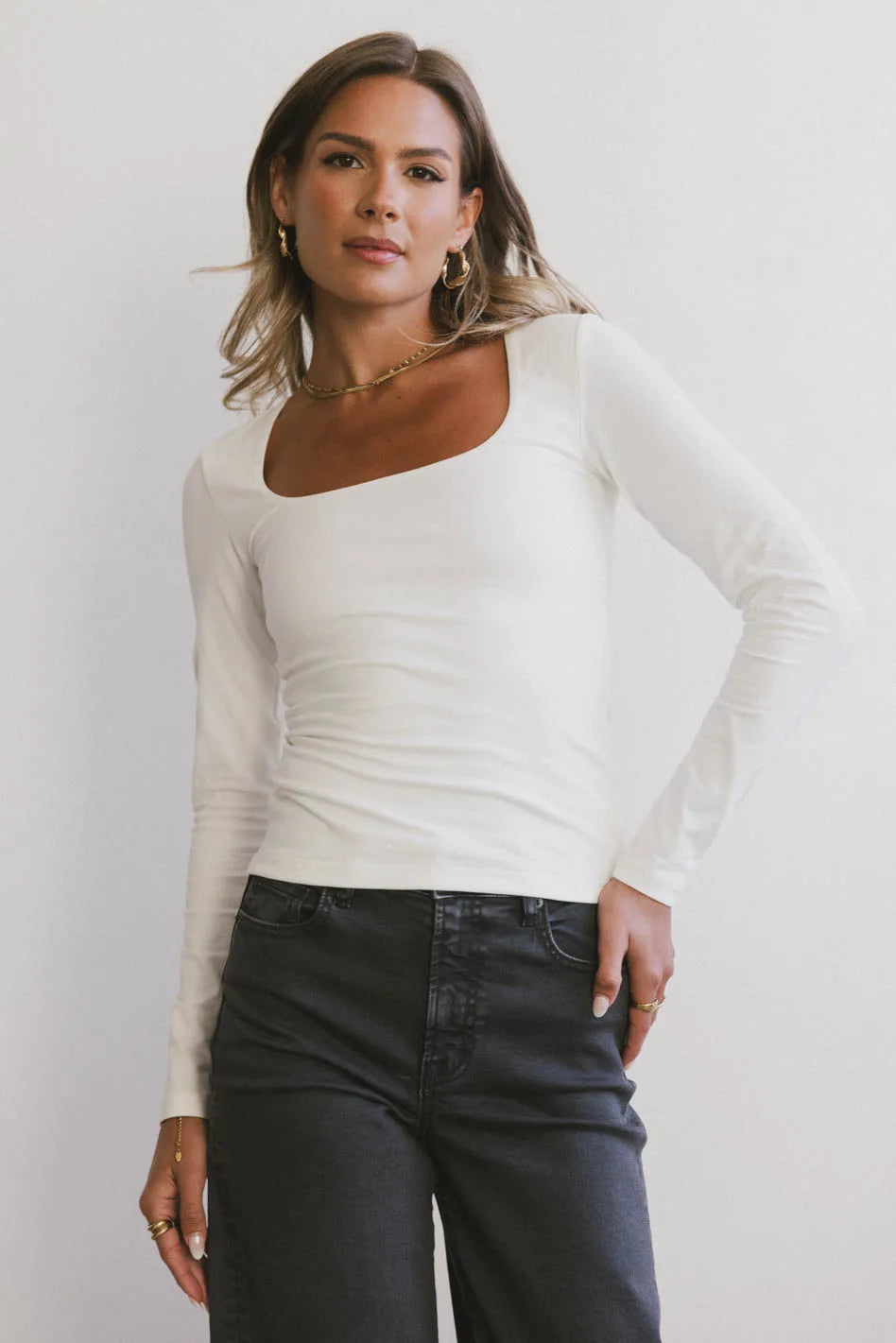 Round neck basic top in white