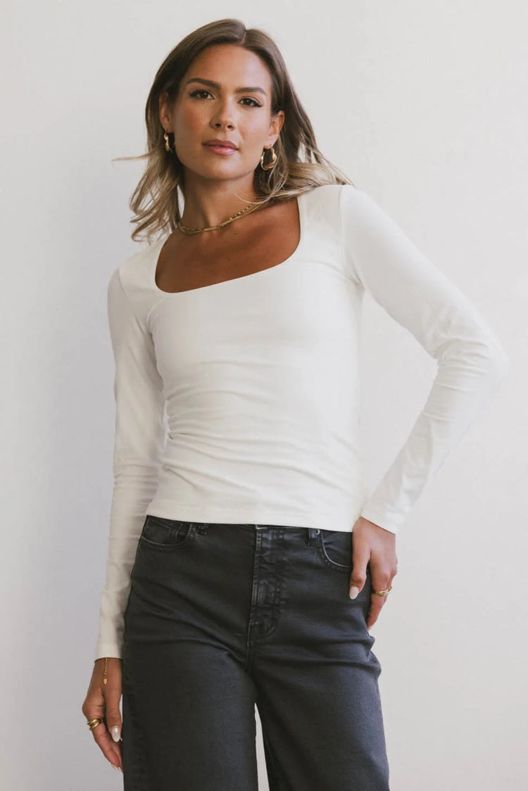 Round neck basic top in white