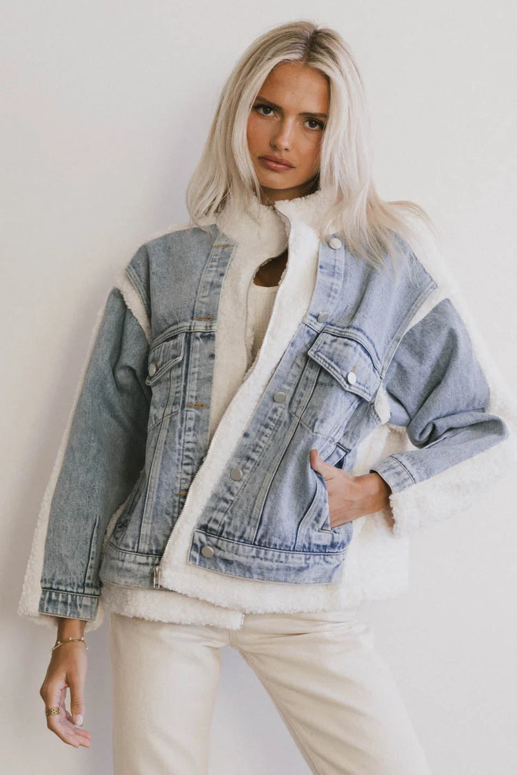 Two hand pockets jacket in denim
