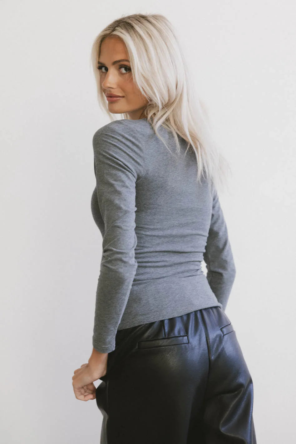 Plain color to in grey