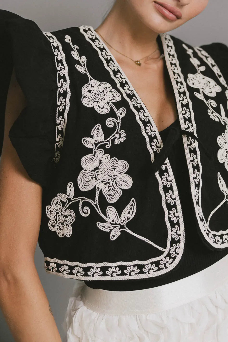 Embroidered vest in black