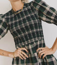 Round neck dress in green