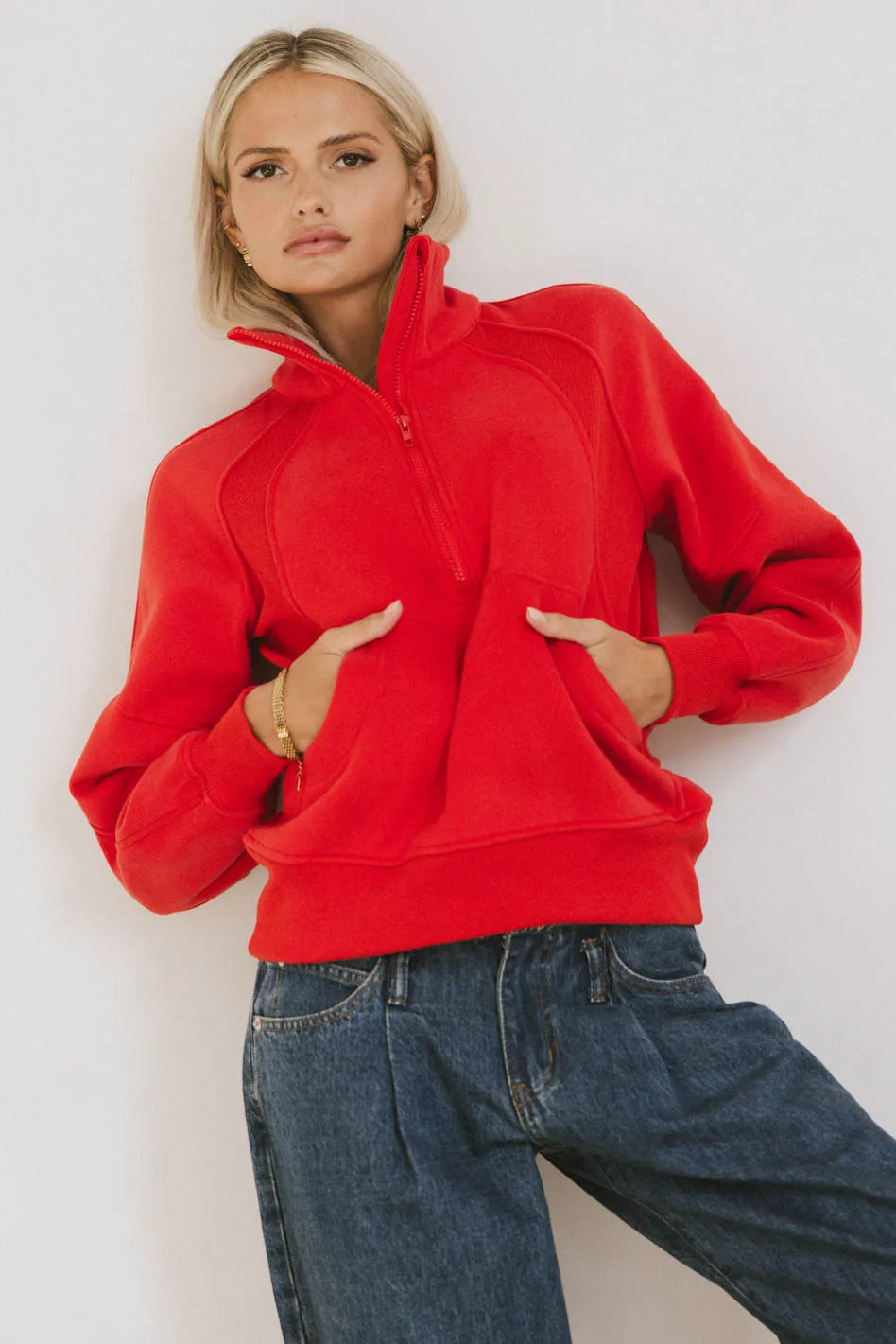 Two hand pockets sweater in red