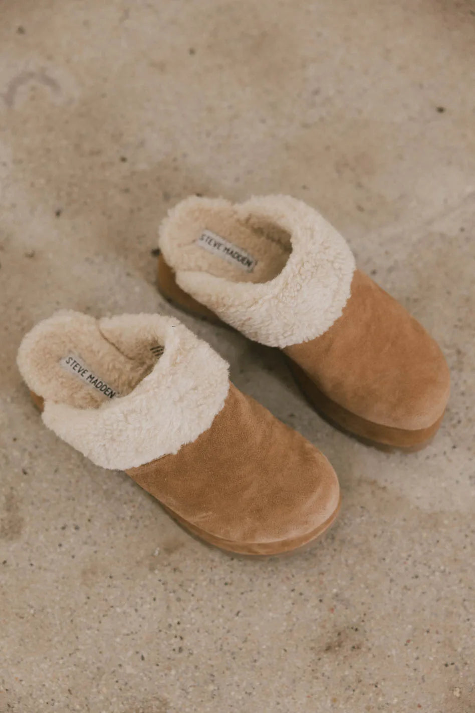 Clogs in brown