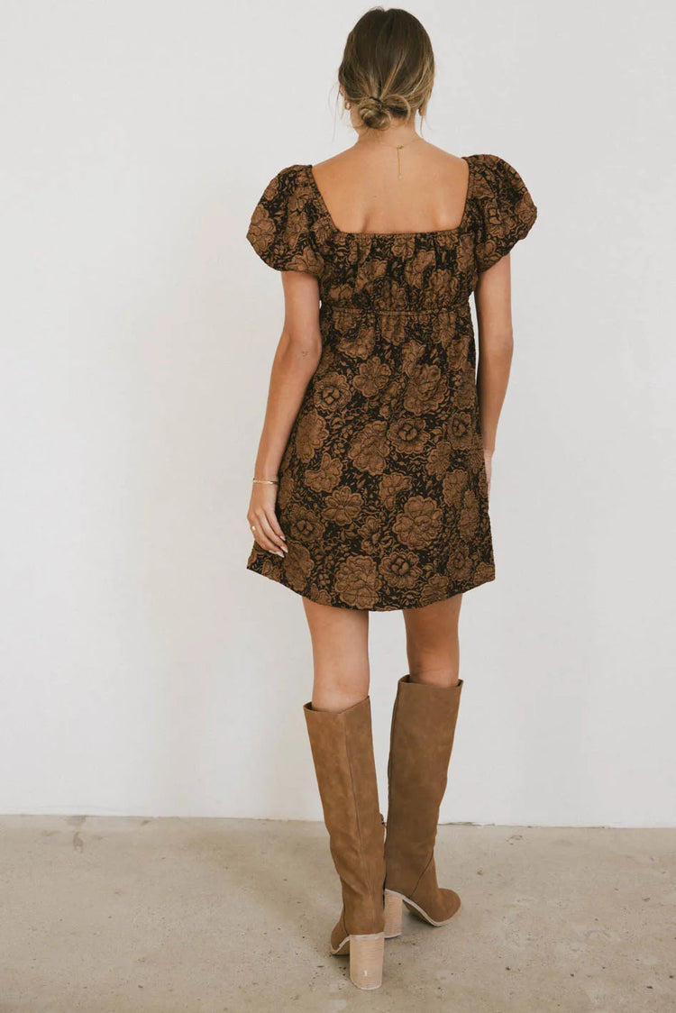 Elastic back dress in brown