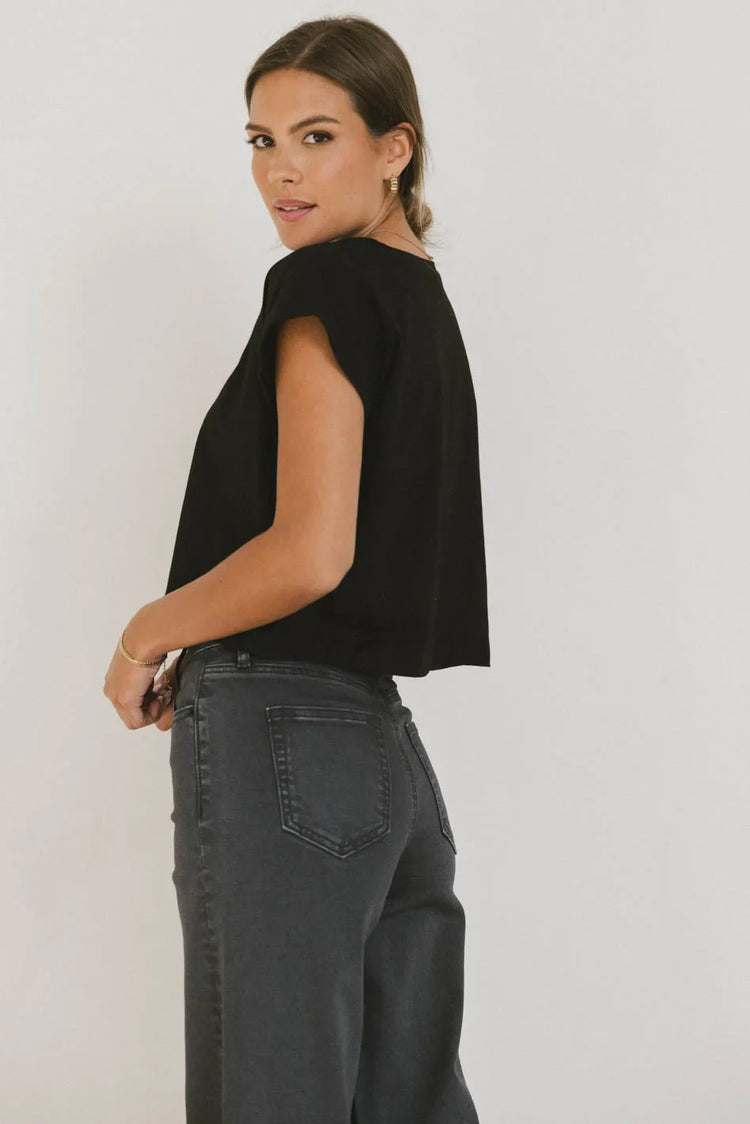 Plain color to in black