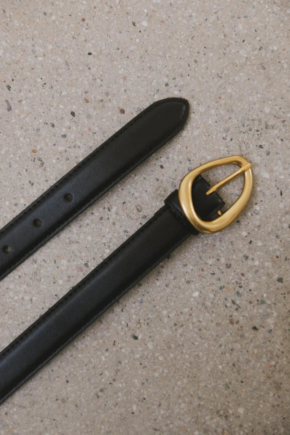 Thin belt in black