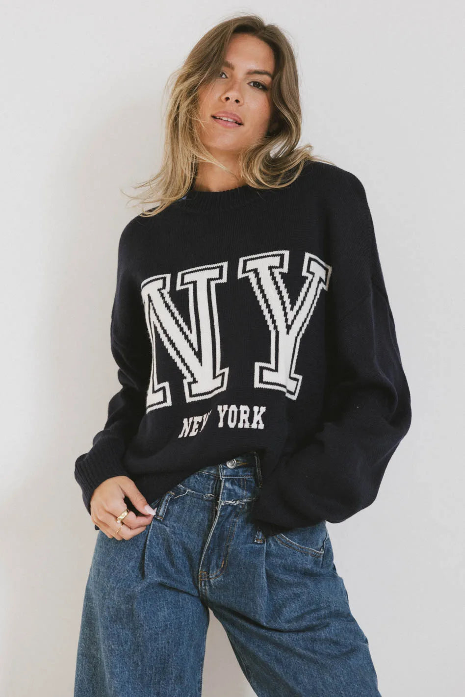 Round neck sweater in navy