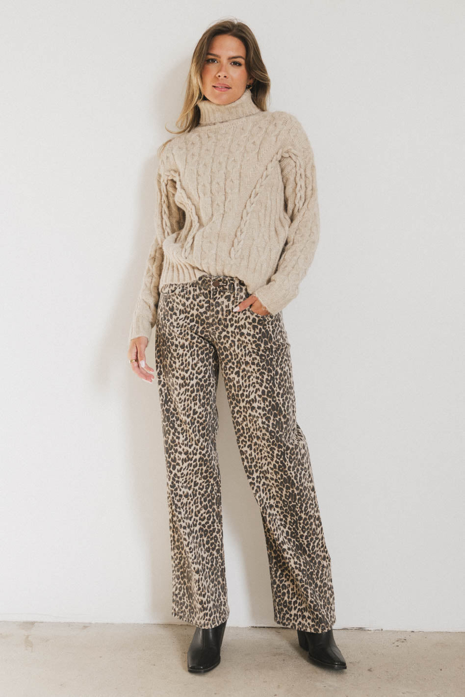 TAUPE SWEATER
