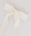 Wavy bow in cream