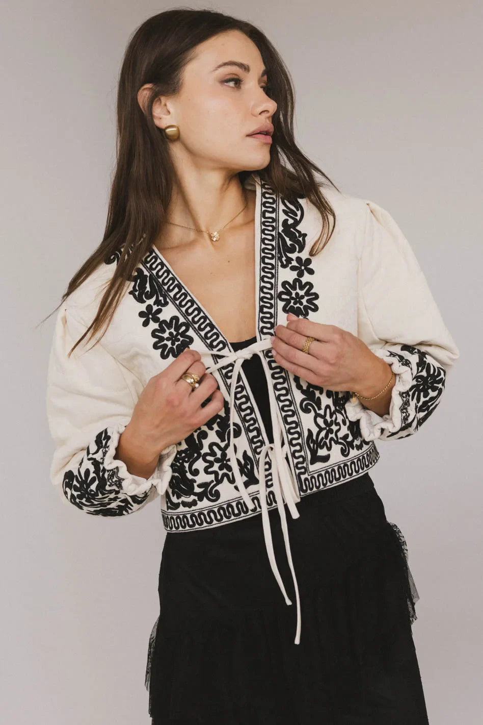 Front ties jacket in ivory