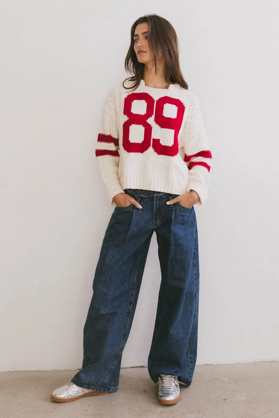 Long sleeves sweater with red details