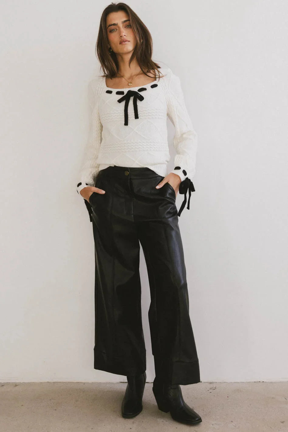 Two hand pockets pants in black