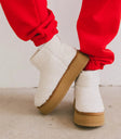 Boots in cream
