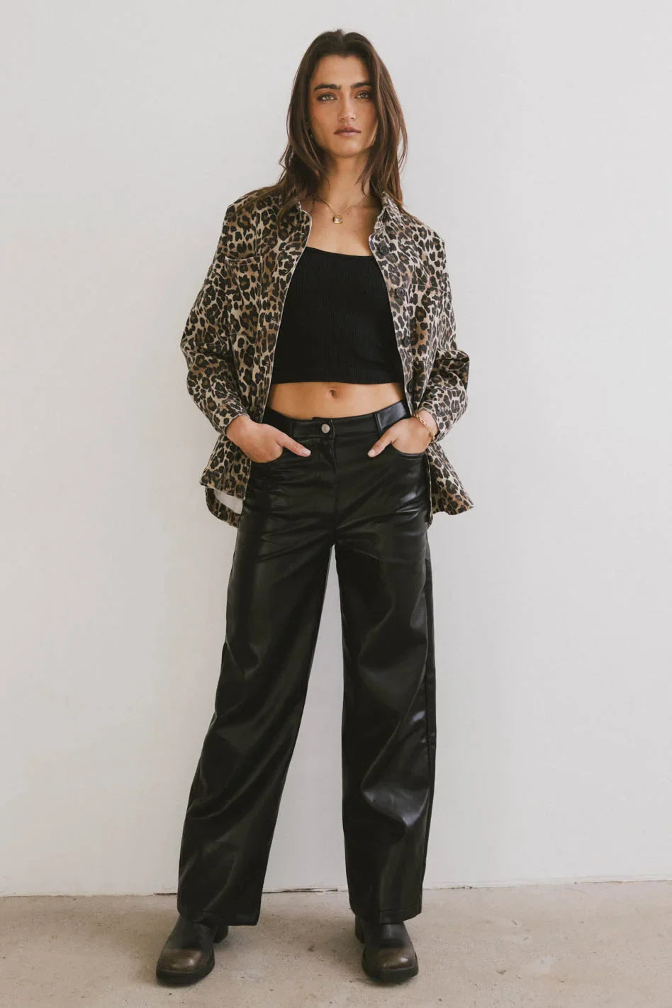 Two hand pockets pants in black