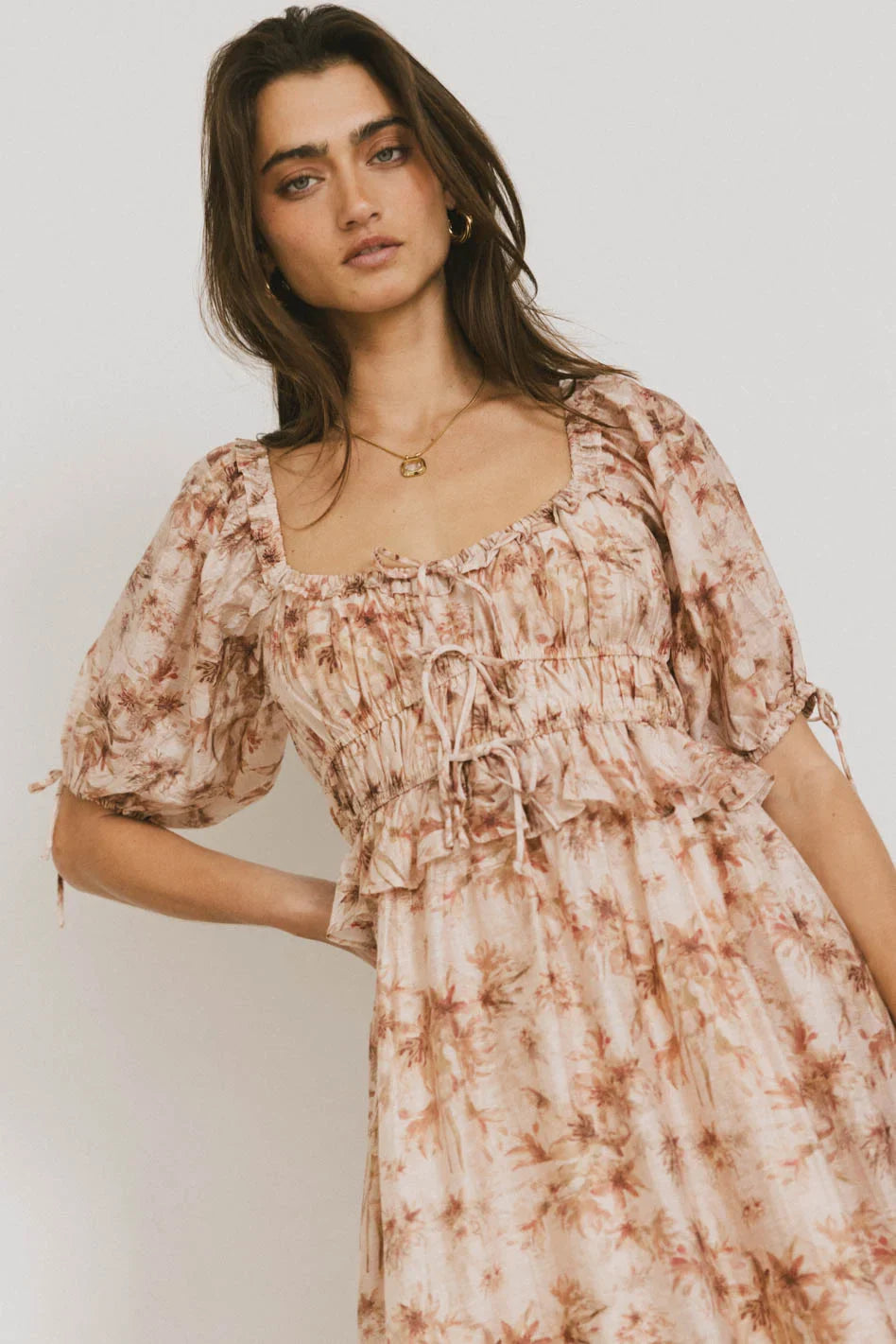 Short sleeves dress in cream
