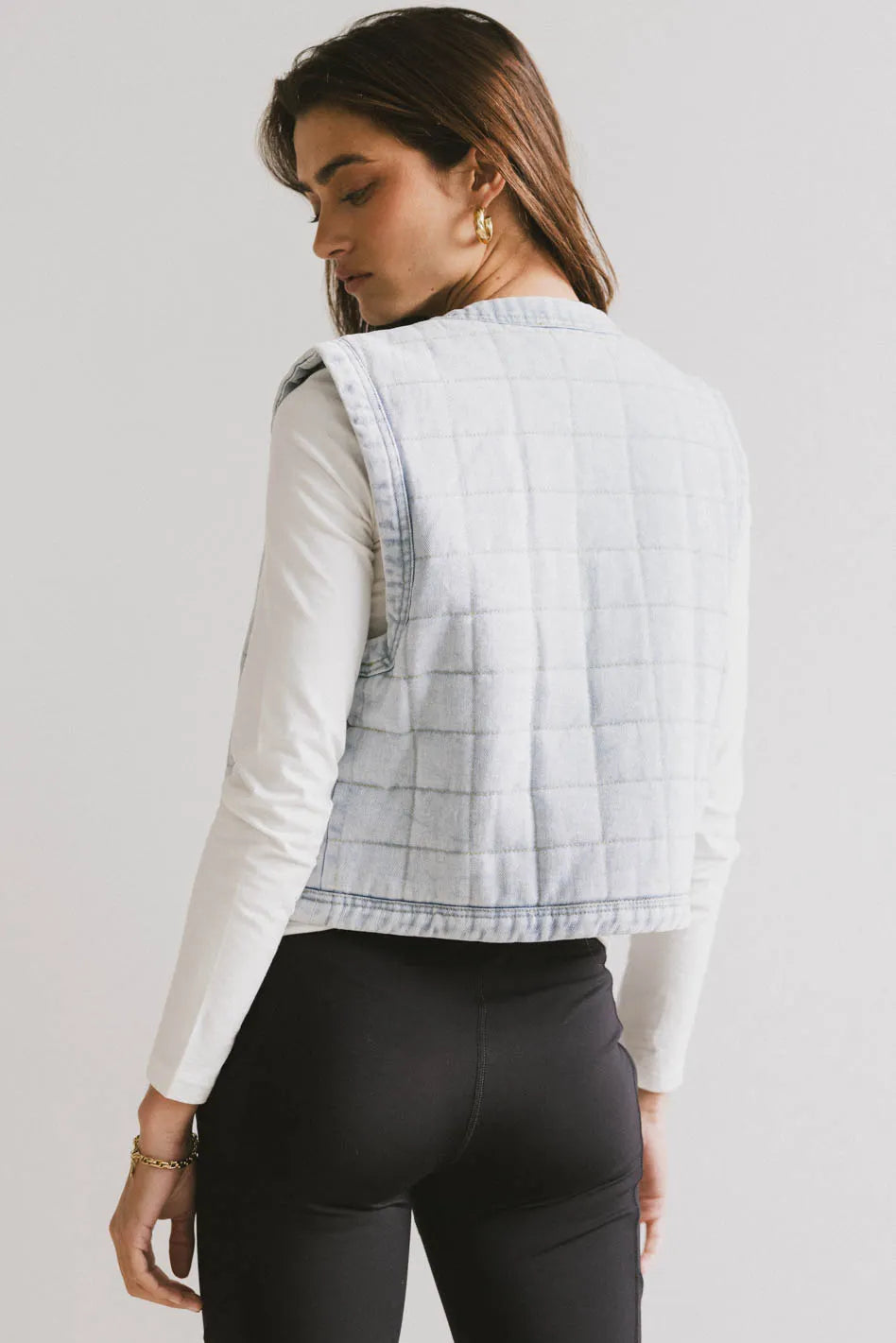Plain color denim vest in light wash