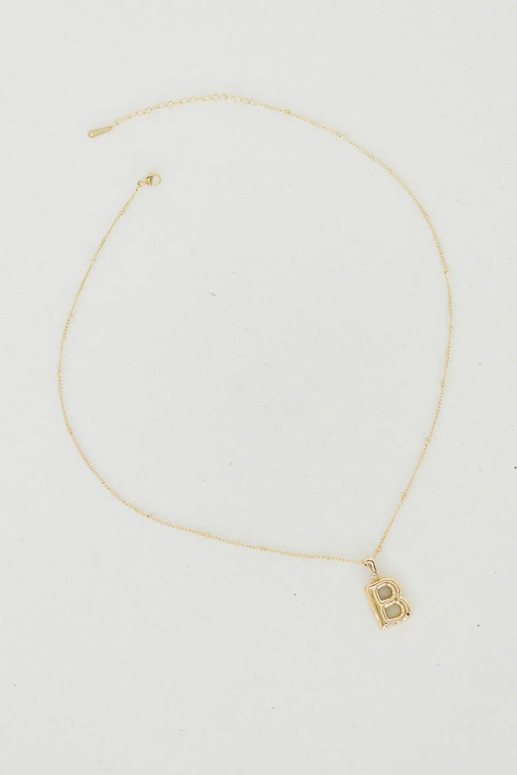 B letter necklace in gold