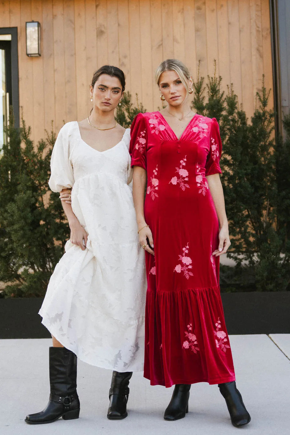 Embroidered detailed velvet red dress