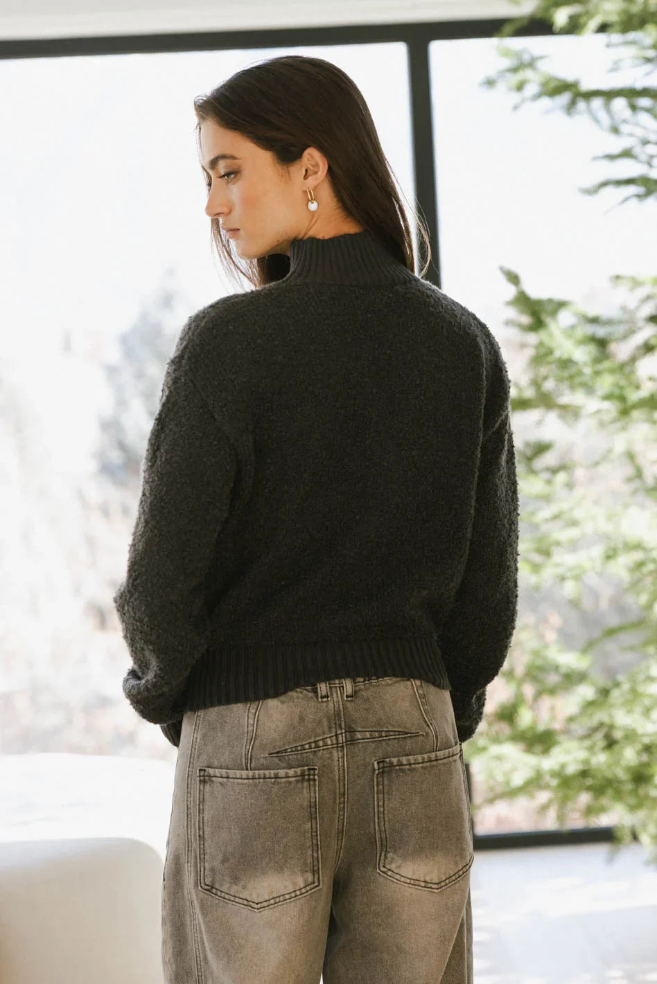 Plain color sweater in charcoal