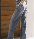 Two back pockets denim in medium wash