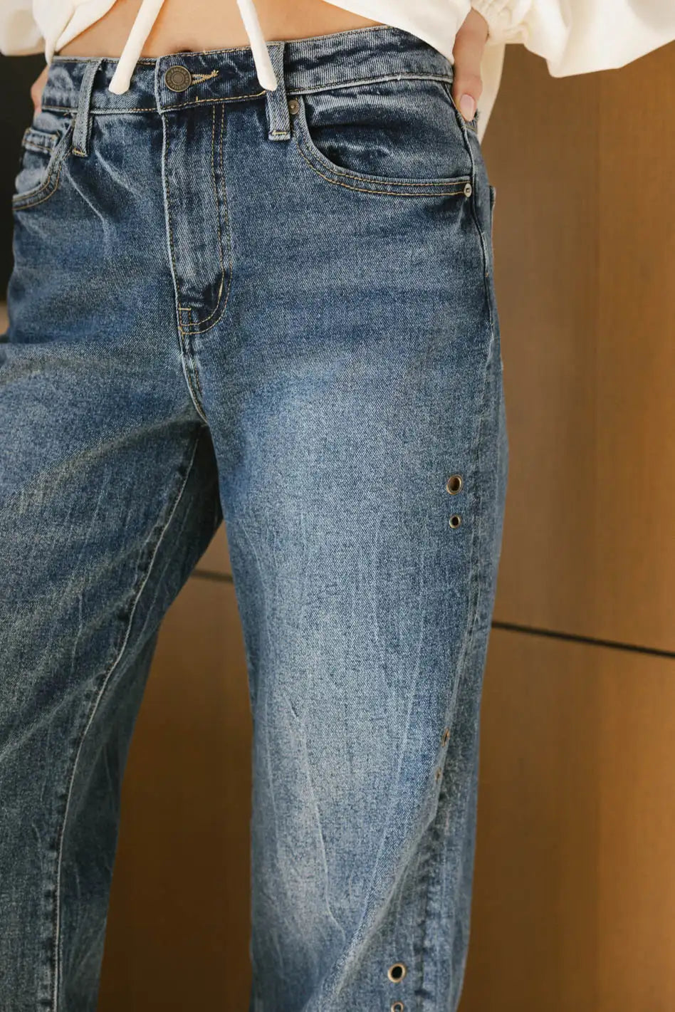 Grommet details denim in medium wash