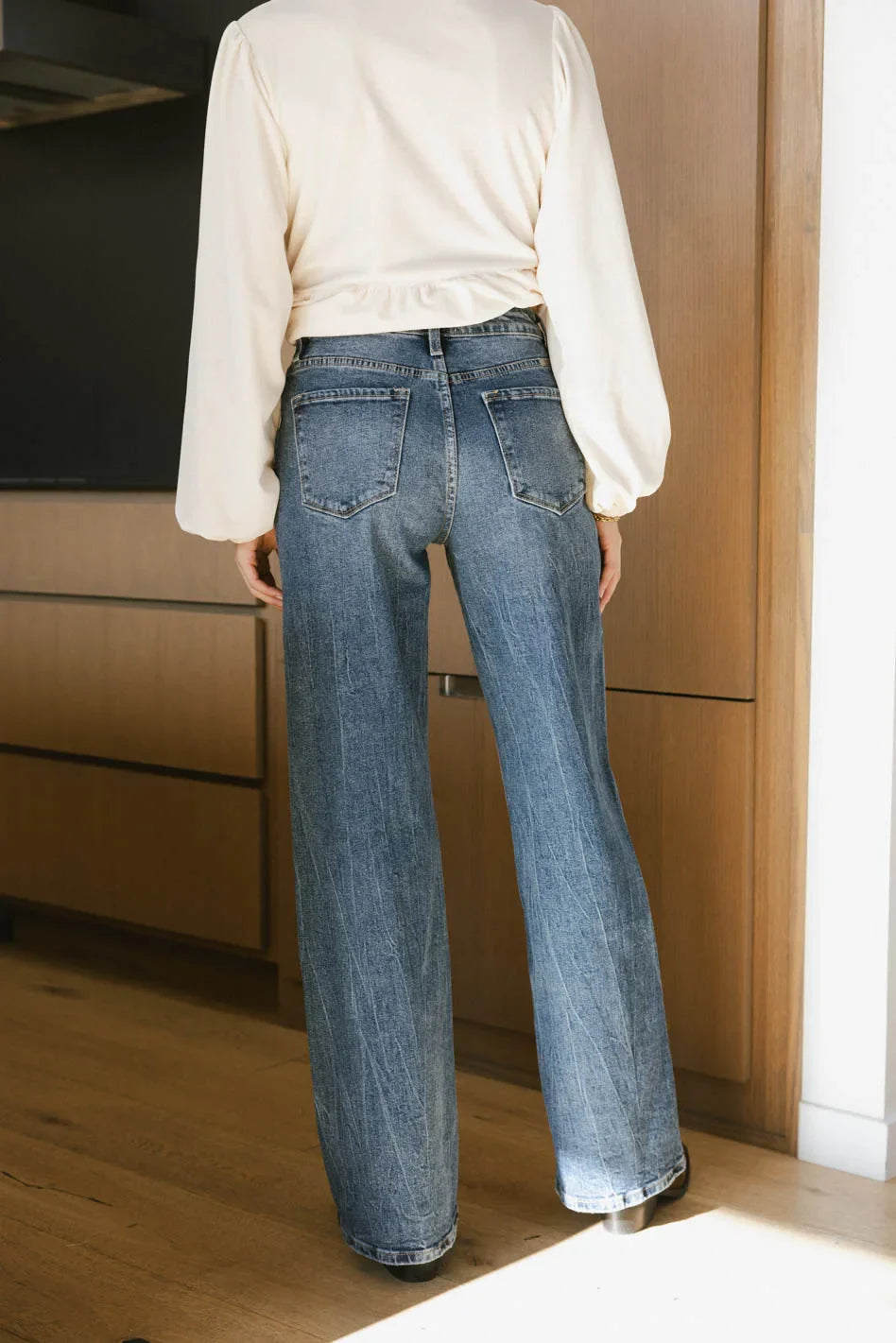 Two back pockets denim in medium wash