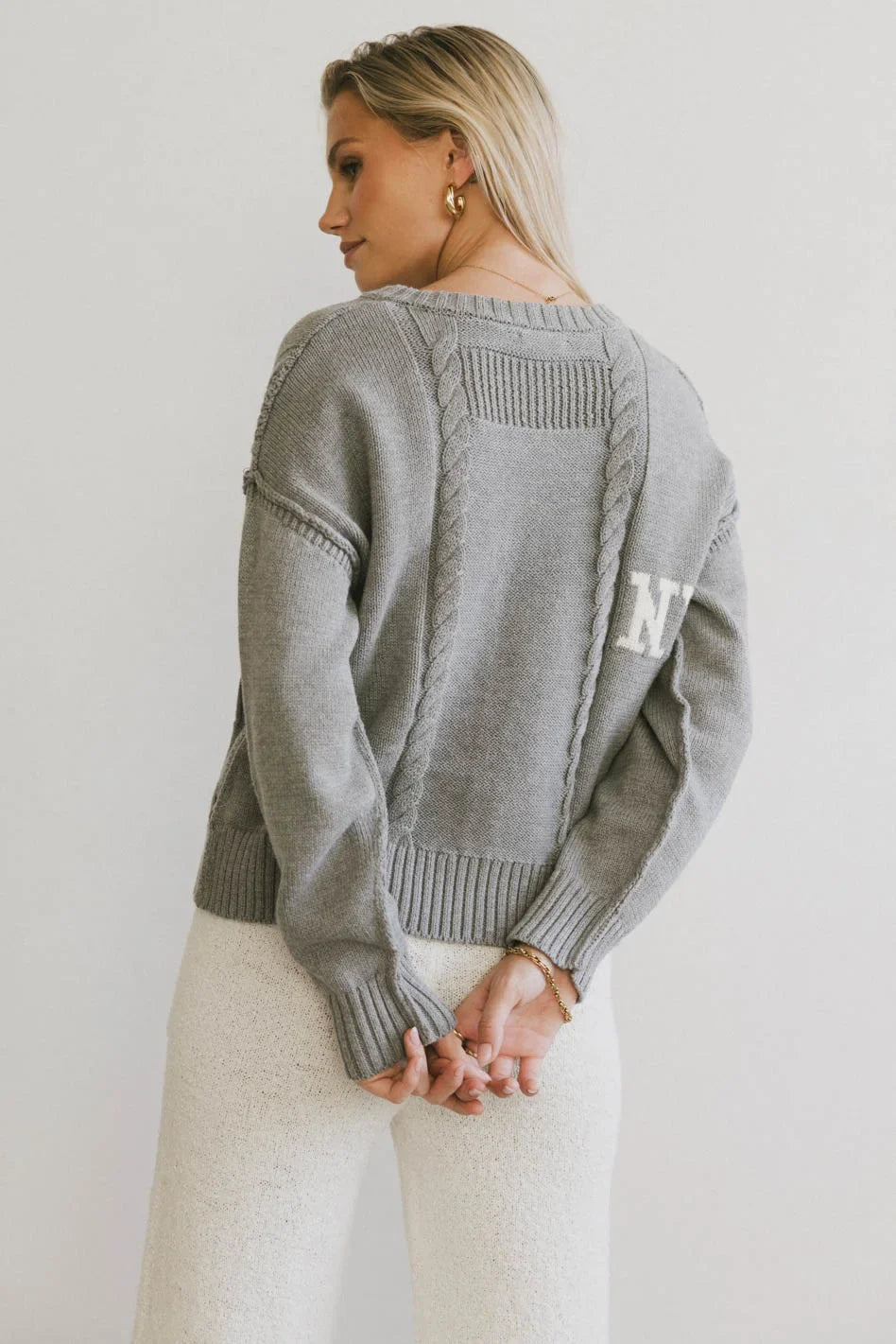 Plain color sweater in grey