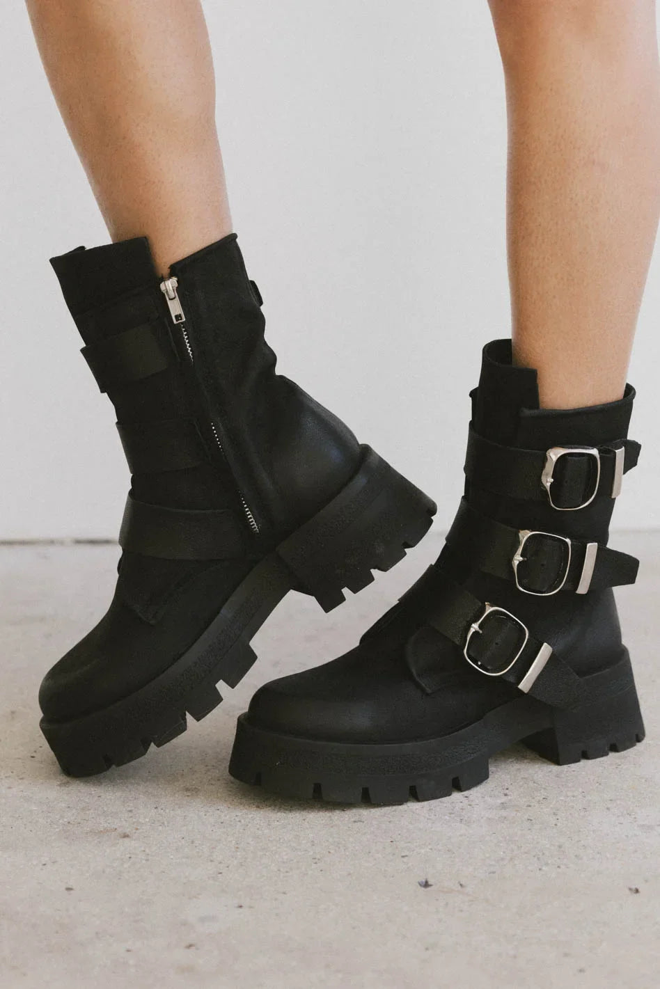 Boots in black