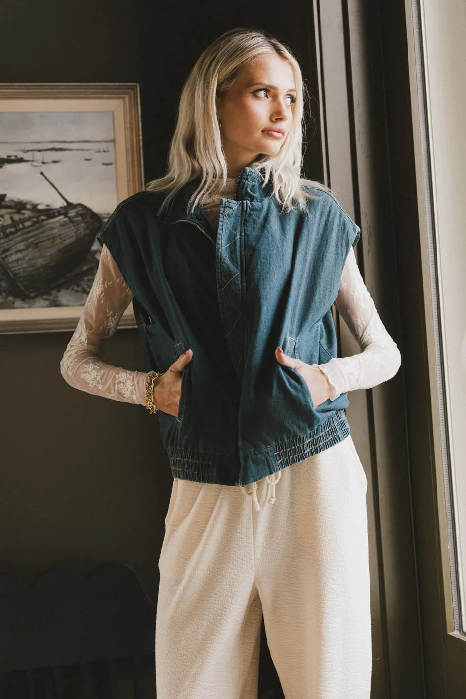 Two hand pockets denim vest in dark wash