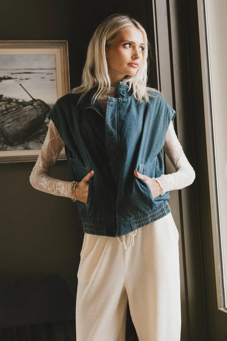 Two hand pockets denim vest in dark wash