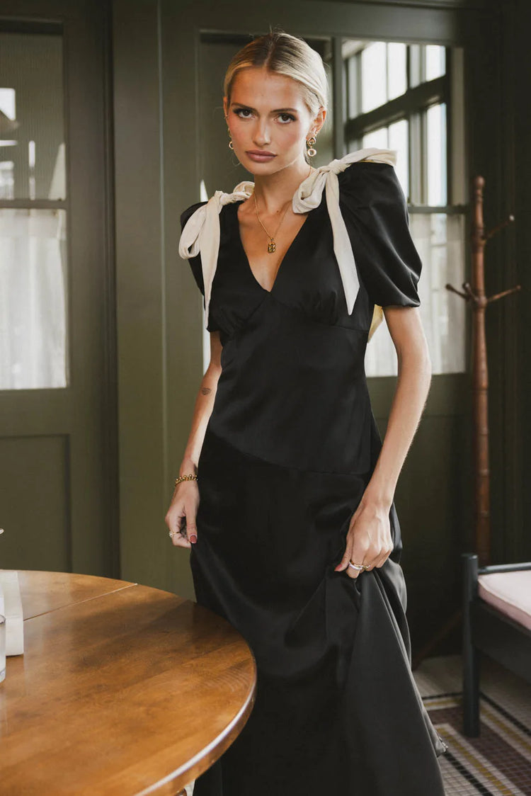 Short sleeves midi dress in black